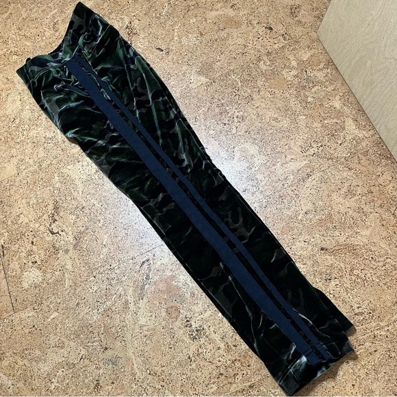 Pam & Gela Camouflage Velvet Track Pants in Sz XS/0 - Picture 5 of 15